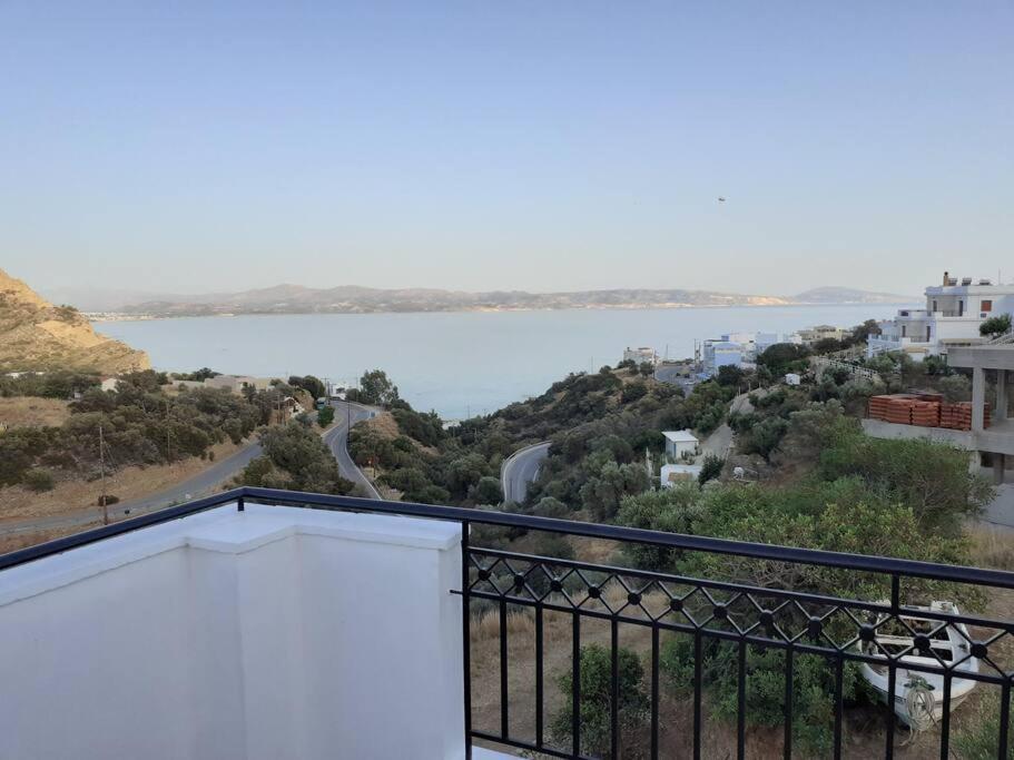 Το Σπίτι Που Σε Ταξιδεύει Villa อาเยียกาลินี ภายนอก รูปภาพ