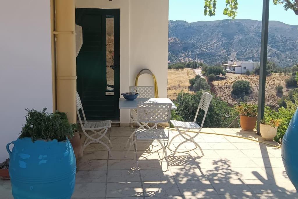 Το Σπίτι Που Σε Ταξιδεύει Villa อาเยียกาลินี ภายนอก รูปภาพ