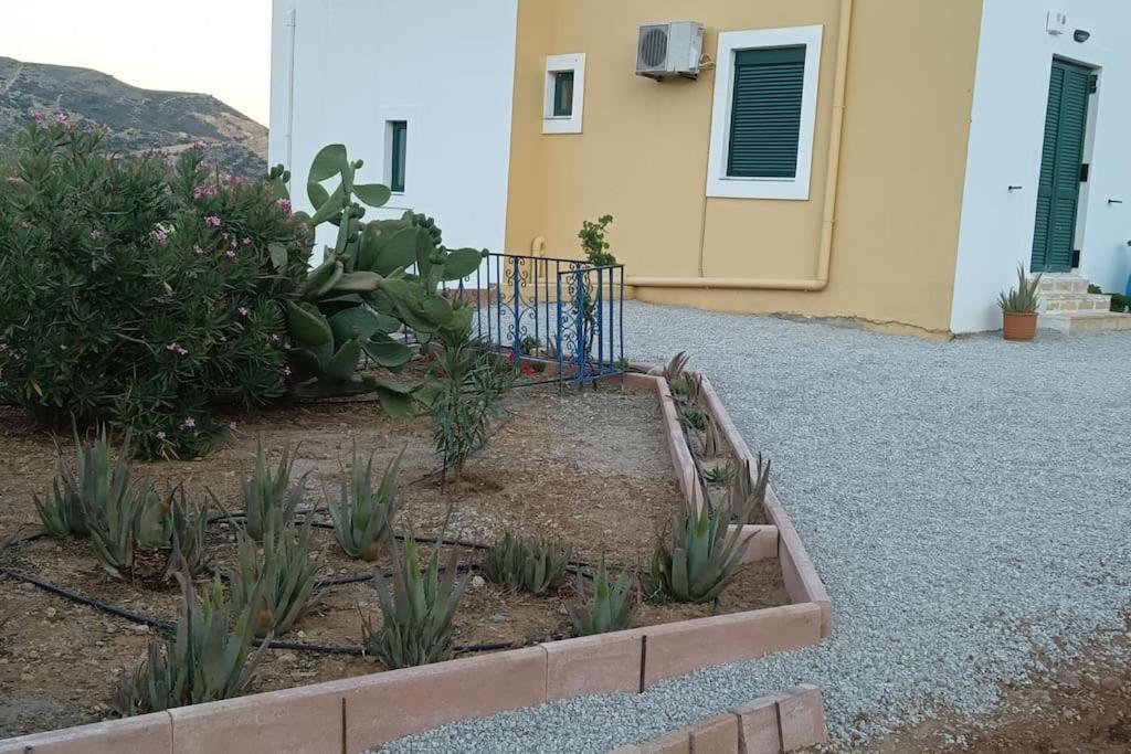 Το Σπίτι Που Σε Ταξιδεύει Villa อาเยียกาลินี ภายนอก รูปภาพ