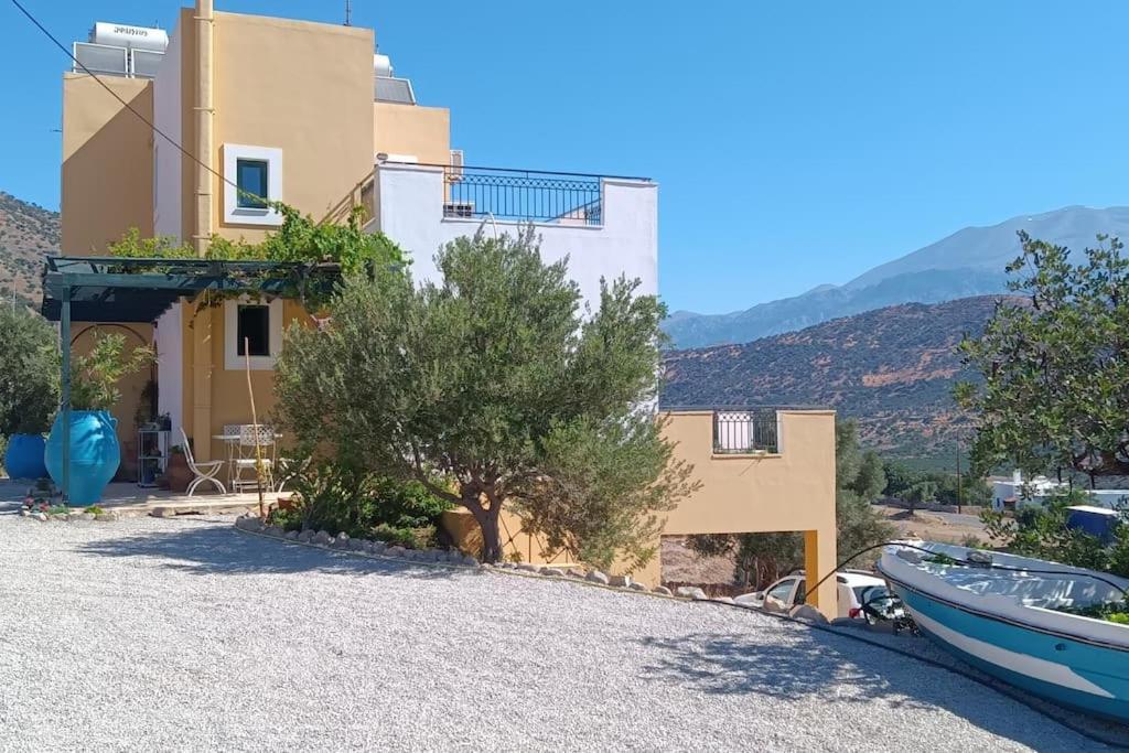 Το Σπίτι Που Σε Ταξιδεύει Villa อาเยียกาลินี ภายนอก รูปภาพ