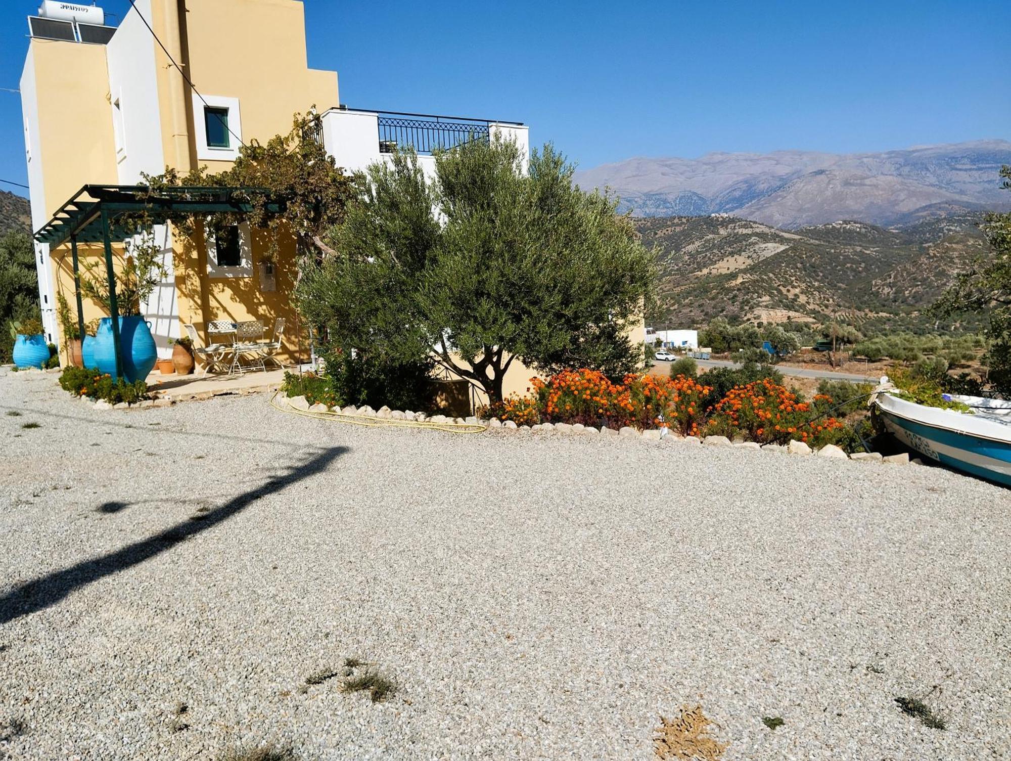 Το Σπίτι Που Σε Ταξιδεύει Villa อาเยียกาลินี ภายนอก รูปภาพ